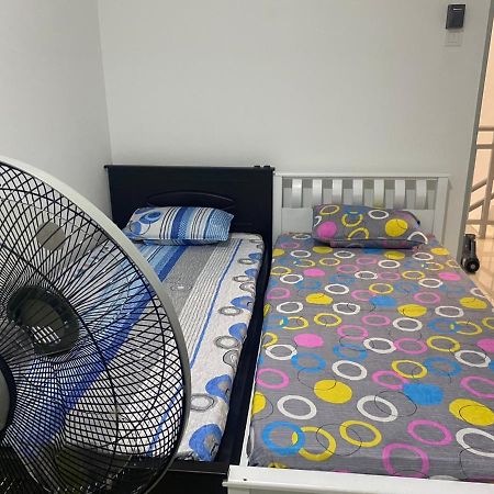 Klia Redza Homestay Kota Warisan Malay Only Σεπάνγκ Εξωτερικό φωτογραφία