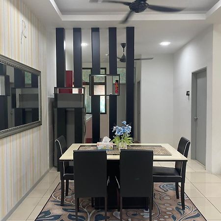 Klia Redza Homestay Kota Warisan Malay Only Σεπάνγκ Εξωτερικό φωτογραφία