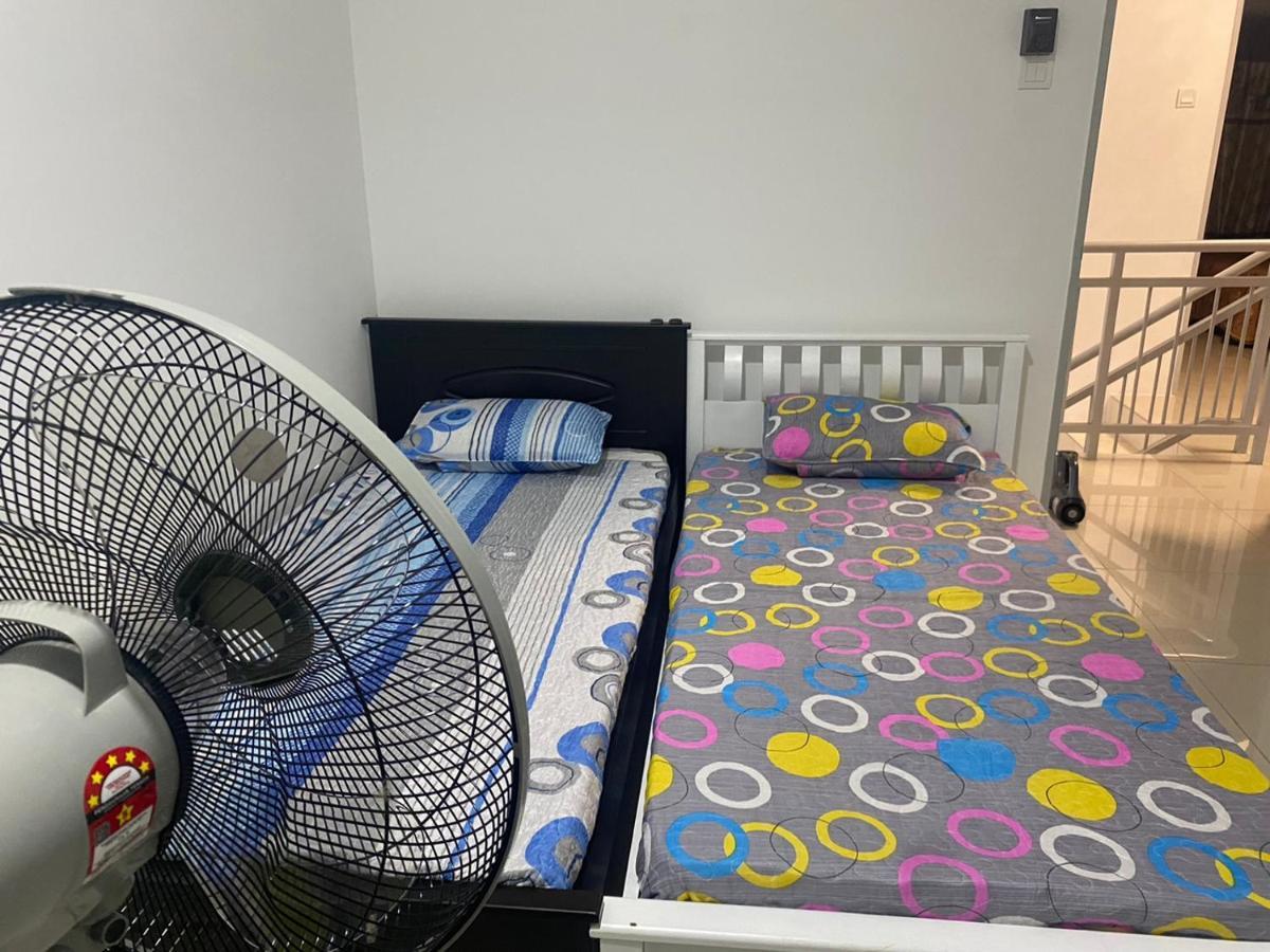 Klia Redza Homestay Kota Warisan Malay Only Σεπάνγκ Εξωτερικό φωτογραφία