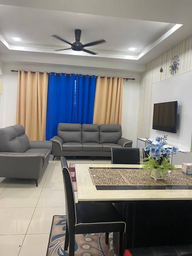 Klia Redza Homestay Kota Warisan Malay Only Σεπάνγκ Εξωτερικό φωτογραφία